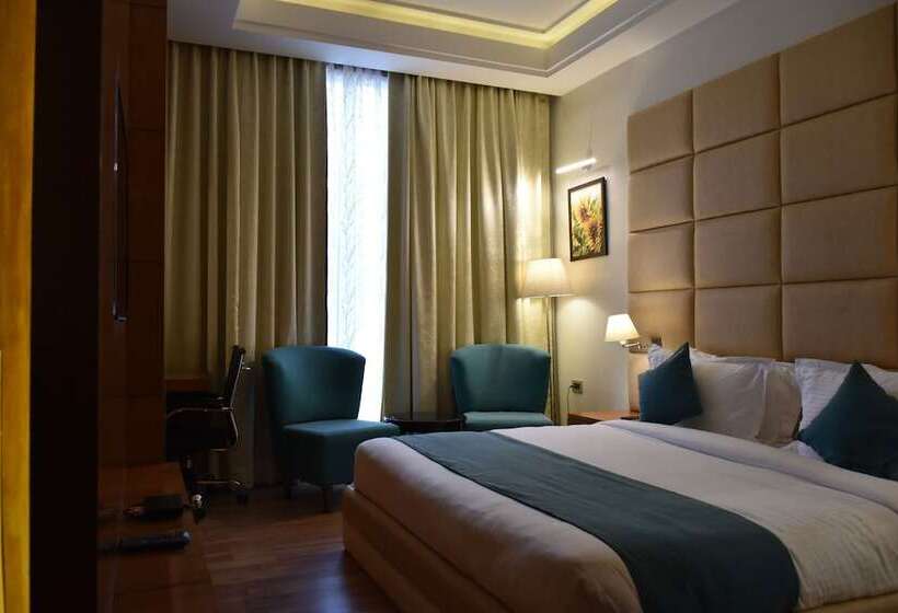 هتل Millennium Inn