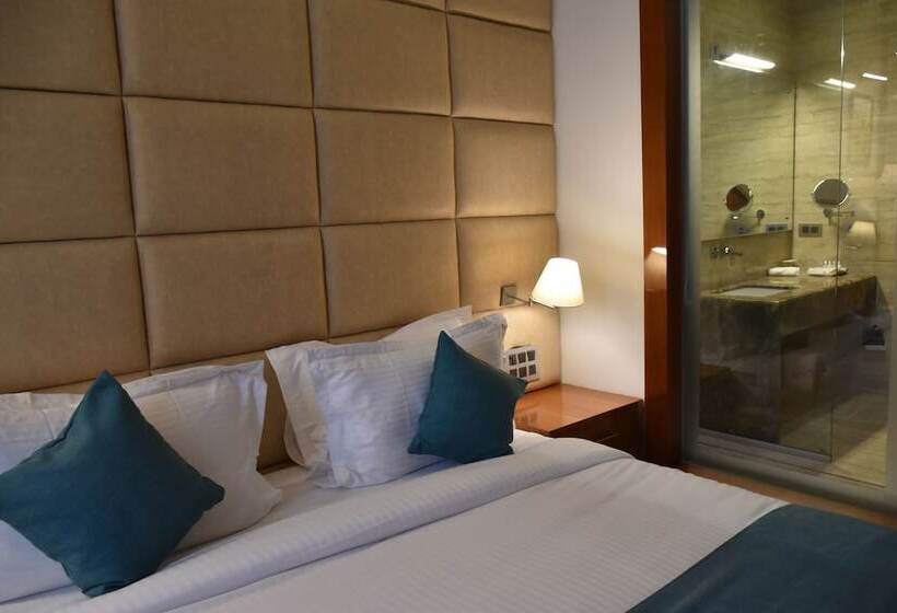 هتل Millennium Inn