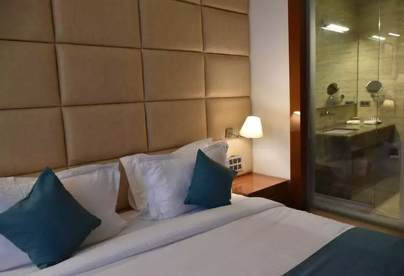 هتل Millennium Inn