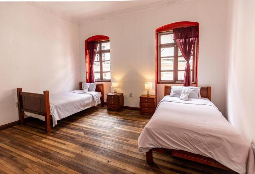 Retkeilymaja Vibes Aurik