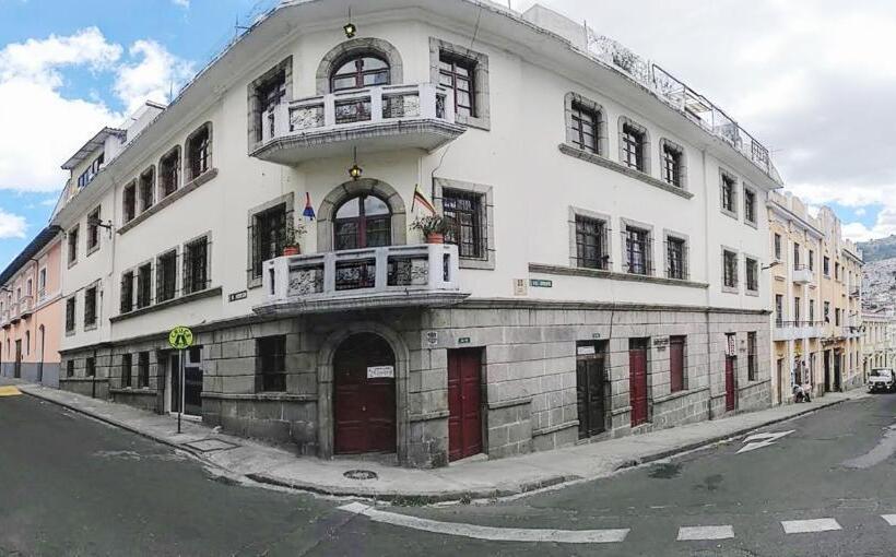 Retkeilymaja Vibes Aurik