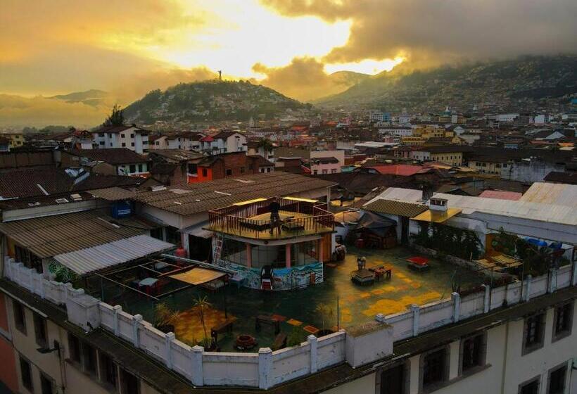 Retkeilymaja Vibes Aurik