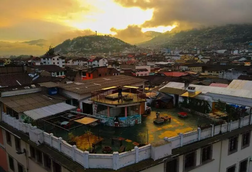 Retkeilymaja Vibes Aurik