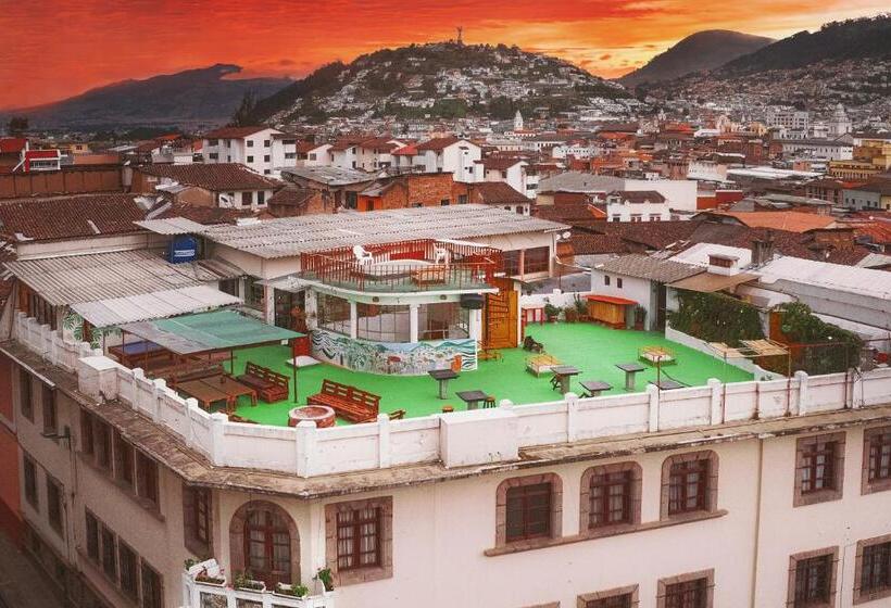 Retkeilymaja Vibes Aurik