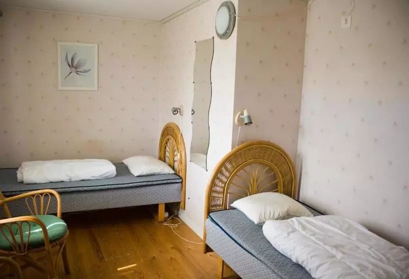 Aamiaismajoitus (B&B) Brovaktarstugan