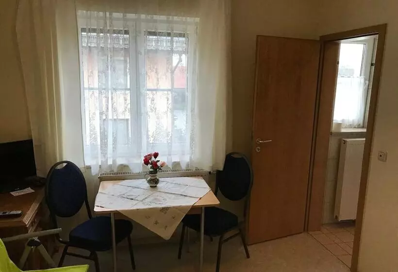 ベッドアンドブレックファースト Jurahof Wuermser