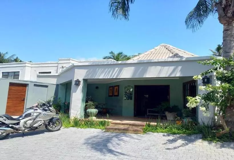 Aamiaismajoitus (B&B) Villa Roc Guesthouse   Solar Power