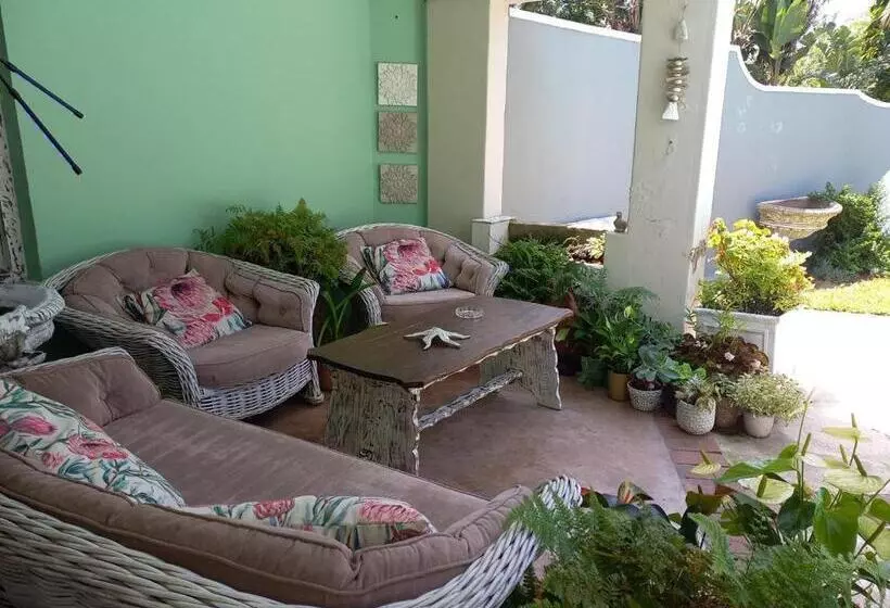 Aamiaismajoitus (B&B) Villa Roc Guesthouse   Solar Power