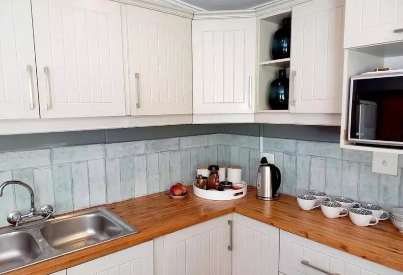 Aamiaismajoitus (B&B) Villa Roc Guesthouse   Solar Power