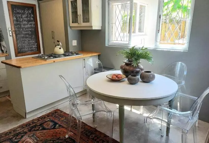 Aamiaismajoitus (B&B) Villa Roc Guesthouse   Solar Power