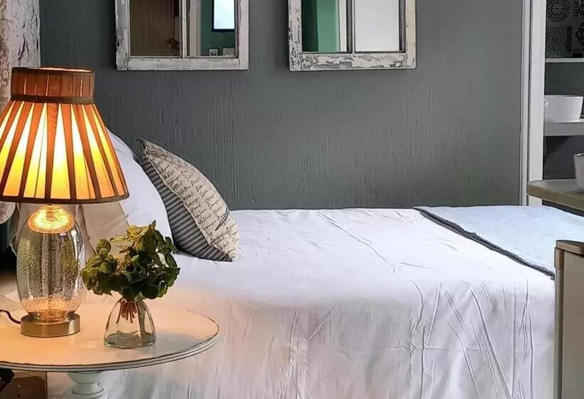 Aamiaismajoitus (B&B) Villa Roc Guesthouse   Solar Power