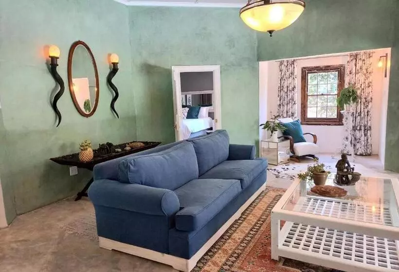 Aamiaismajoitus (B&B) Villa Roc Guesthouse   Solar Power