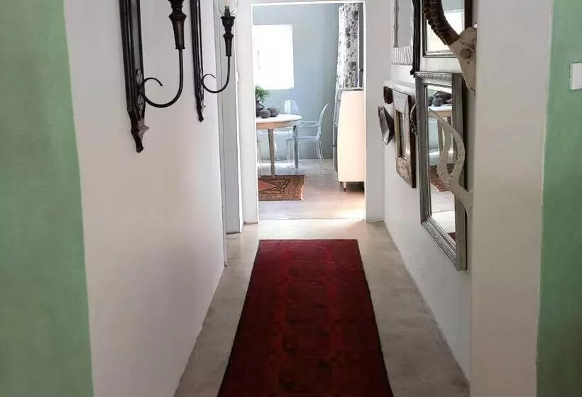 Aamiaismajoitus (B&B) Villa Roc Guesthouse   Solar Power