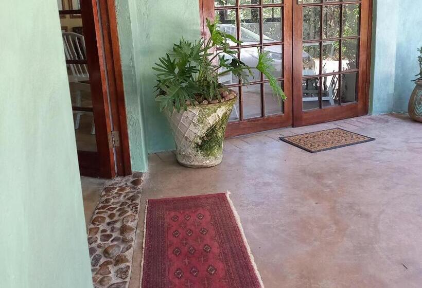 住宿加早餐  Villa Roc Guesthouse   Solar Power