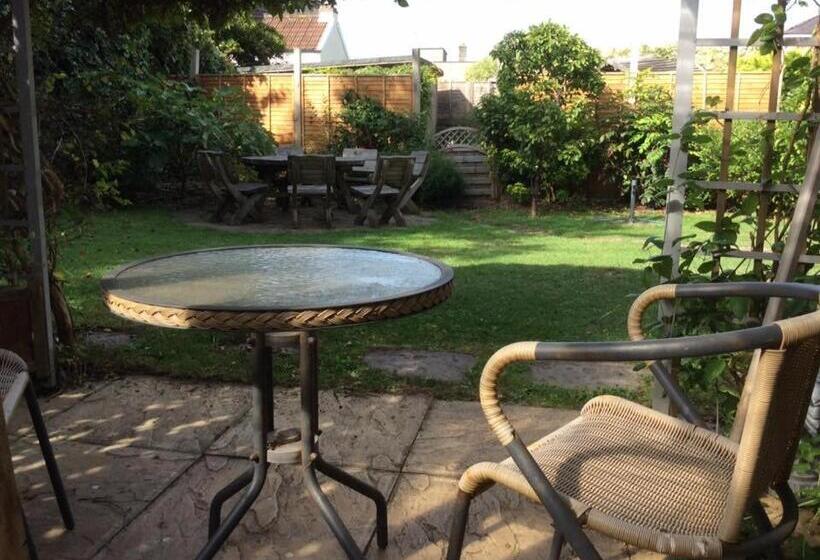 Cavell House Bed And Breakfast