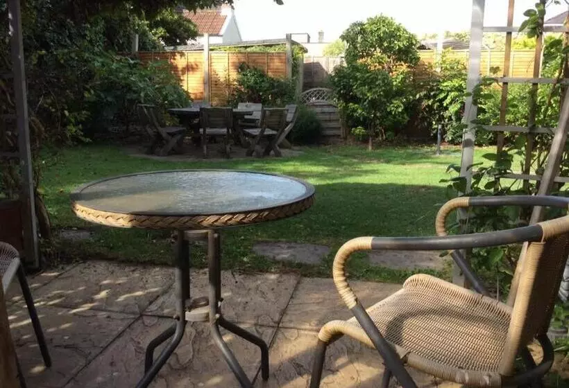 Cavell House Bed And Breakfast