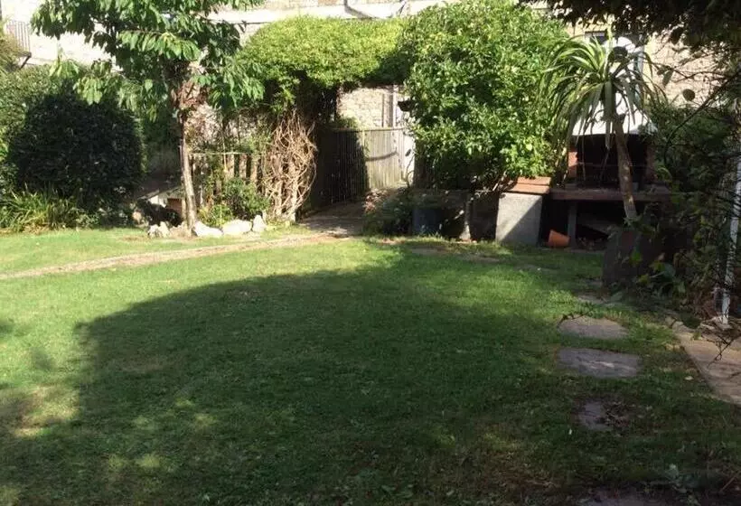 Cavell House Bed And Breakfast