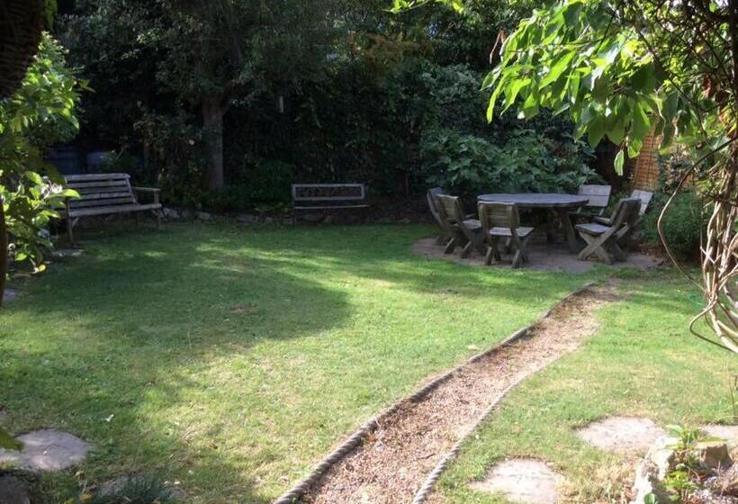 Cavell House Bed And Breakfast