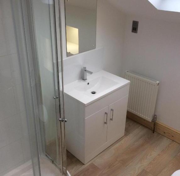 Cavell House Bed And Breakfast