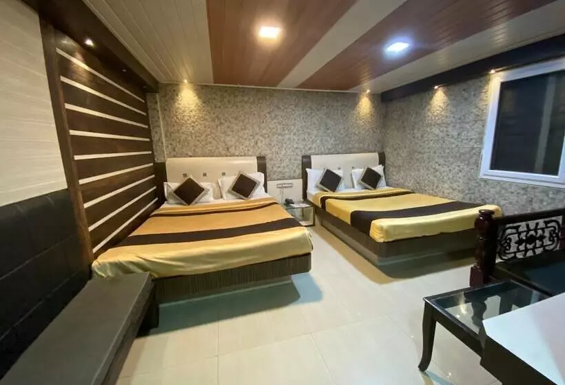 ホテル Adarsh International