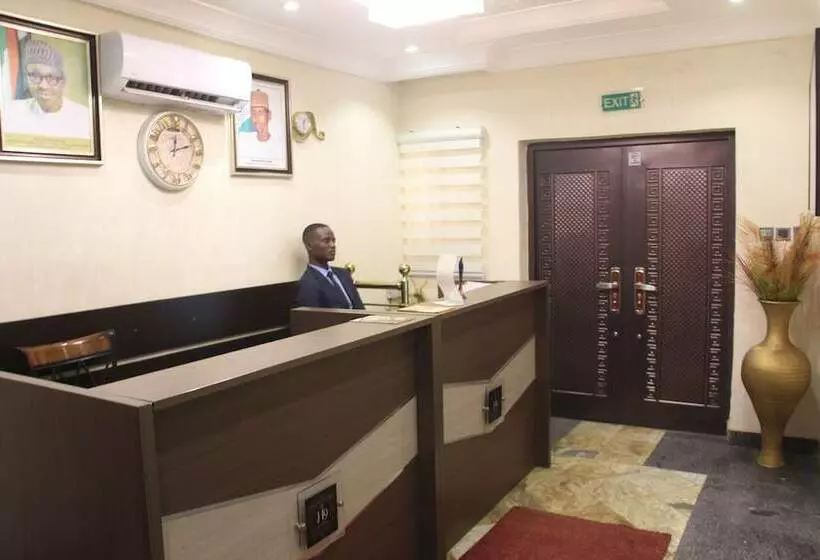Hotel H9 Suites