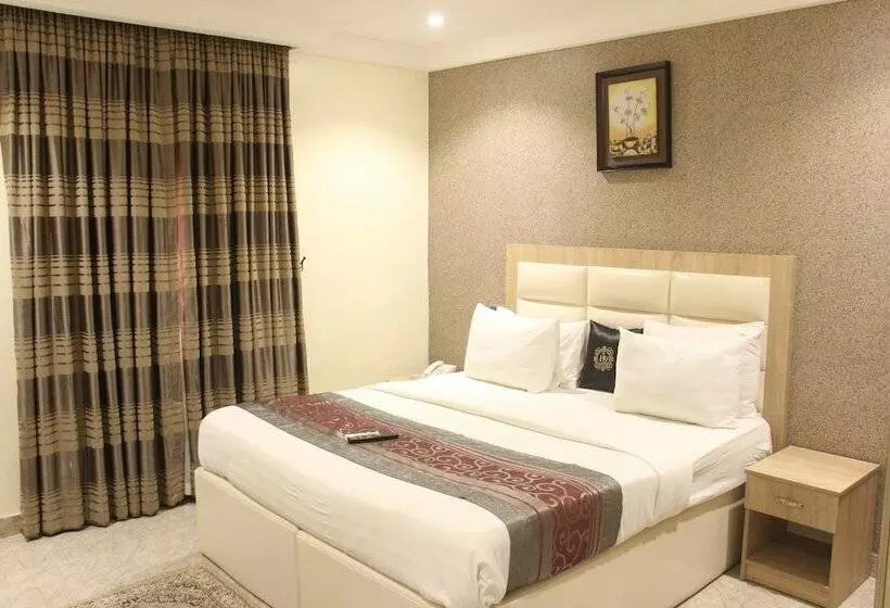 Hotel H9 Suites