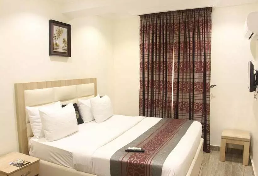 Hotel H9 Suites