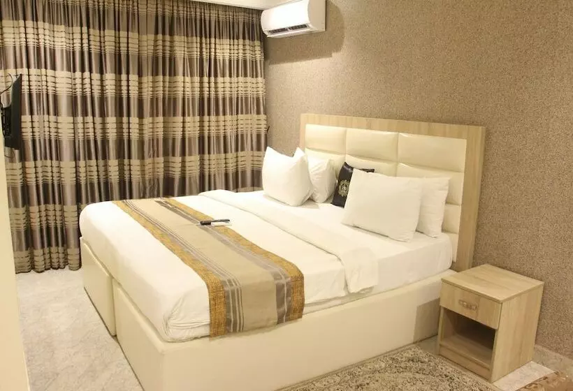 Hotel H9 Suites