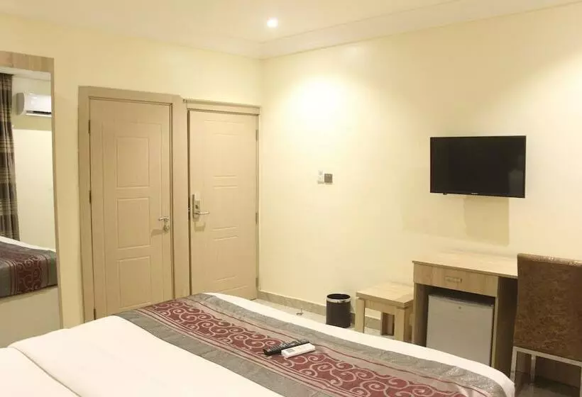 Hotel H9 Suites
