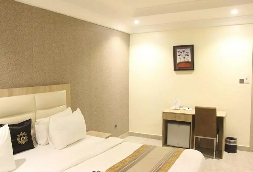 Hotel H9 Suites