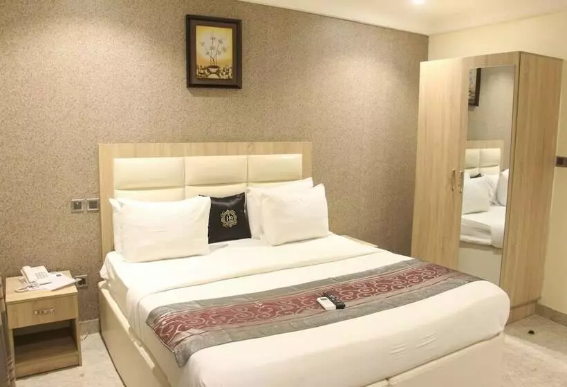 Hotel H9 Suites