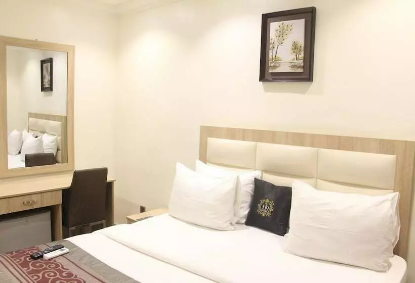 Hotel H9 Suites
