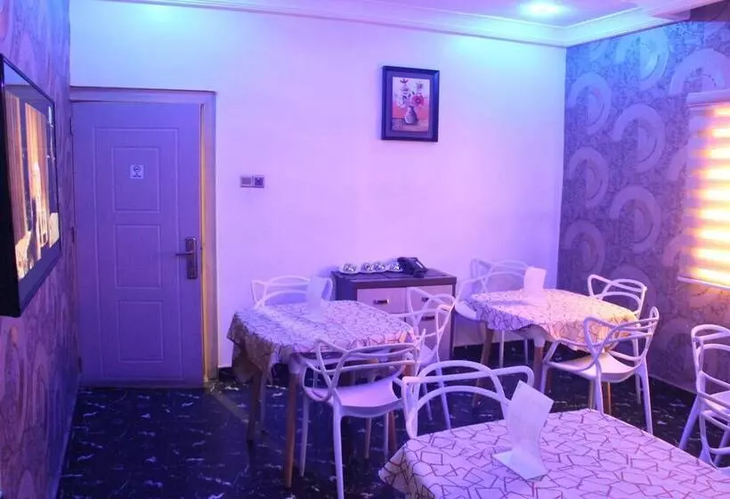 Hotel H9 Suites