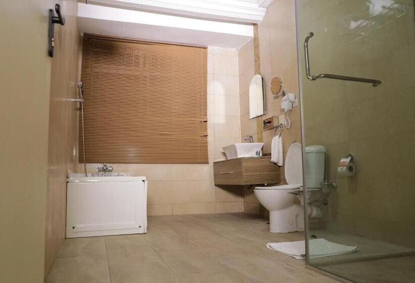 هتل Heritage Continental