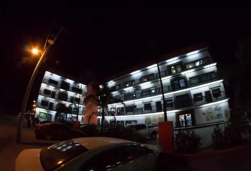 Gran Hotel Cantera La Plaza