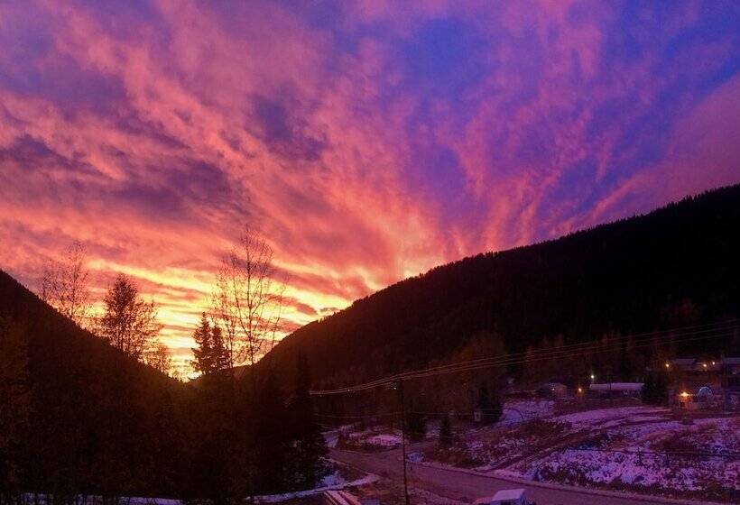 ホテル The Burfield