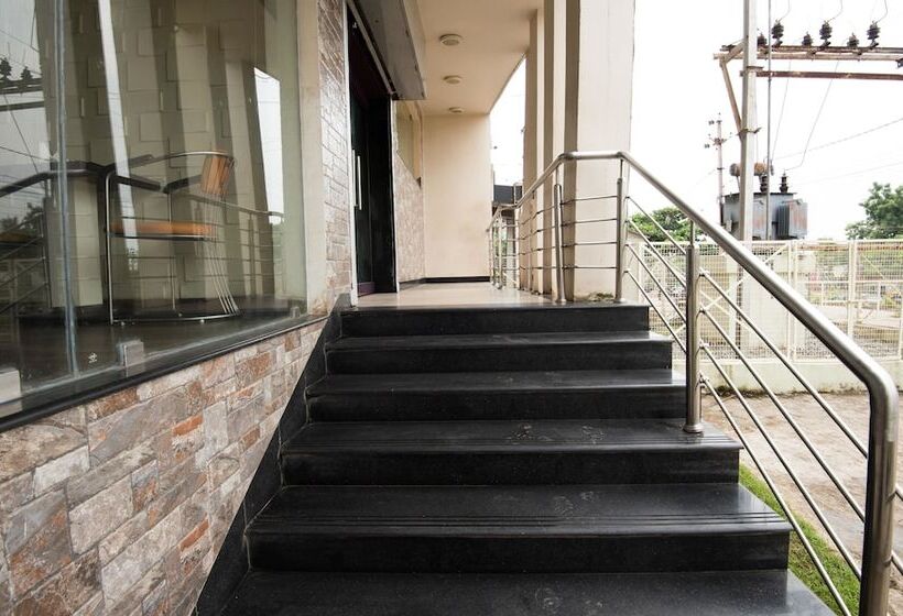 Hotel Treebo King S Court Chandrasekharpur