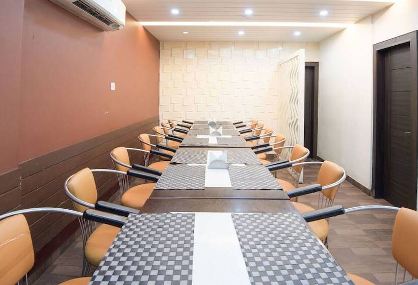 Hotel Treebo King S Court Chandrasekharpur