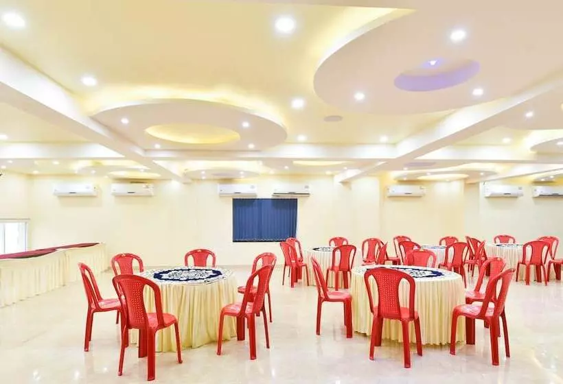 ホテル Treebo King S Court Chandrasekharpur