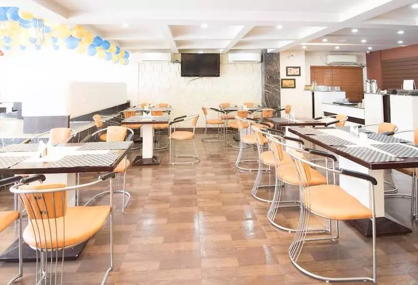 ホテル Treebo King S Court Chandrasekharpur