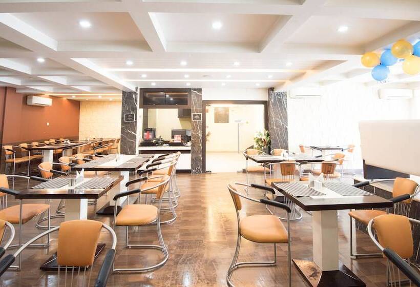 Hotel Treebo King S Court Chandrasekharpur