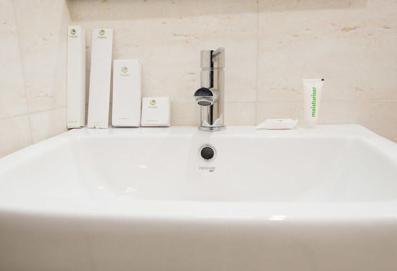 Hotel Treebo King S Court Chandrasekharpur