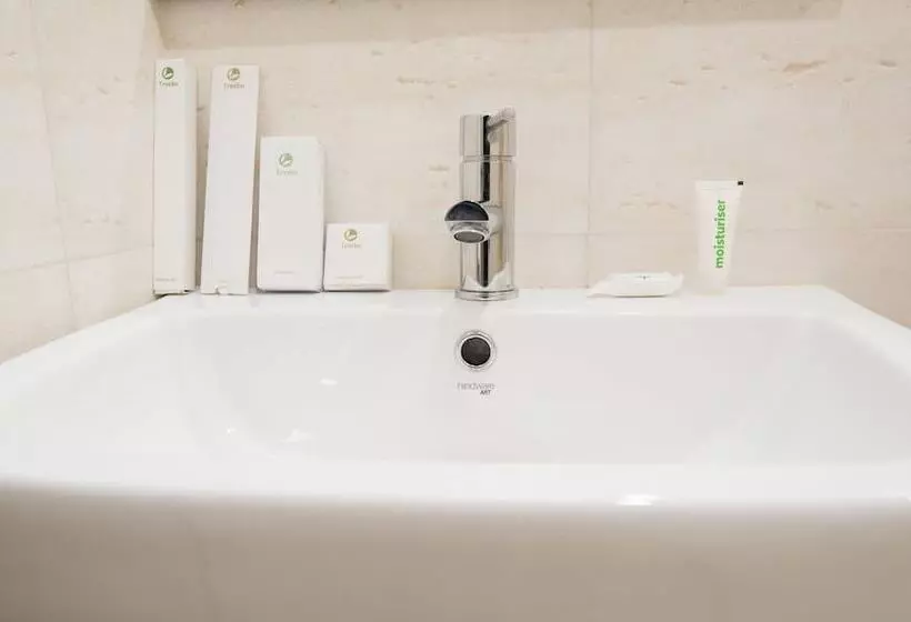 ホテル Treebo King S Court Chandrasekharpur