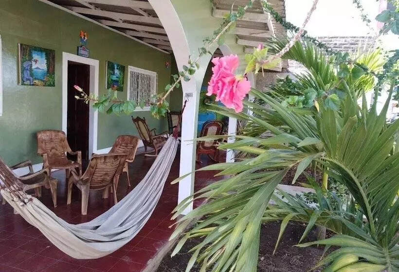 ベッドアンドブレックファースト Hostel Papagayo