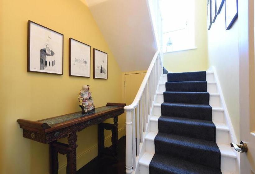 ベッドアンドブレックファースト Sennen Rise