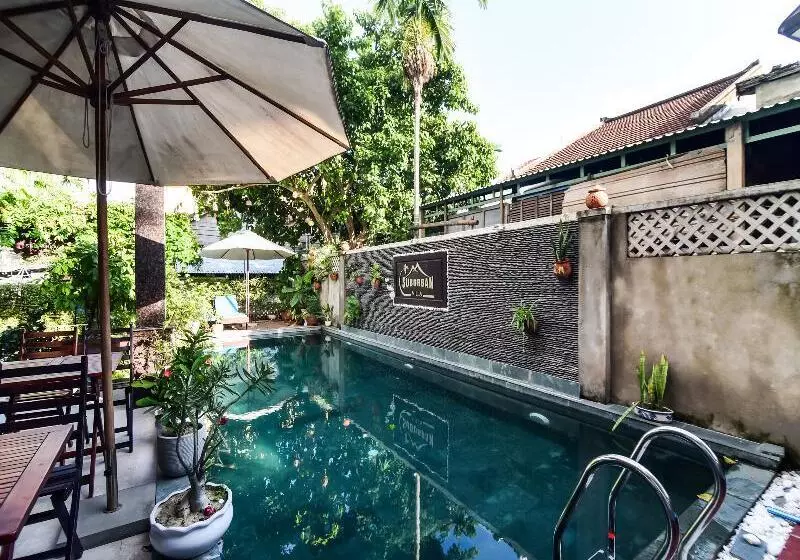 تختخواب و صبحانه Suburban Villa