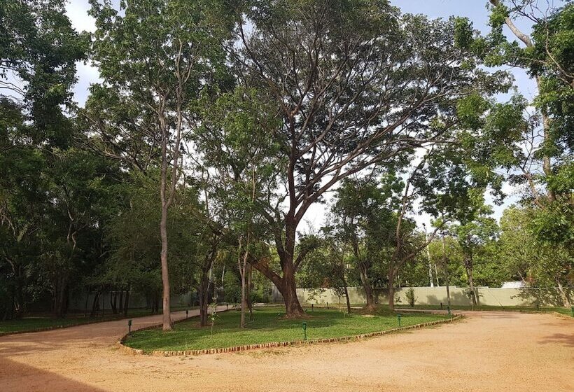 فندق Eighth Wonder Resort