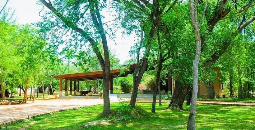 Hotelli Eighth Wonder Resort