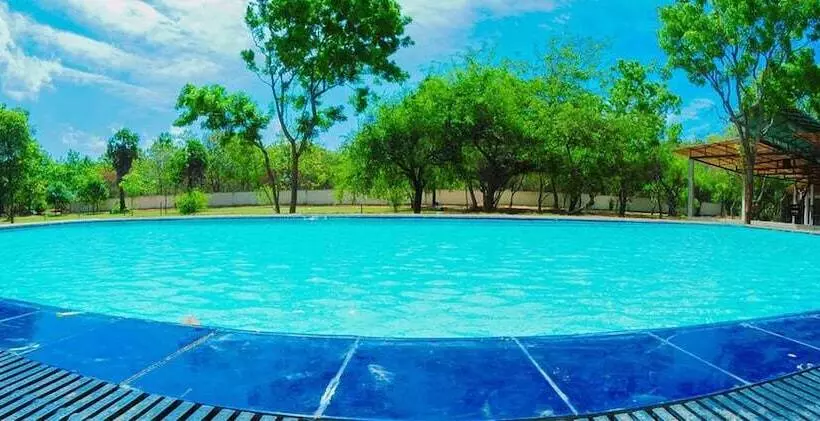 Hotelli Eighth Wonder Resort