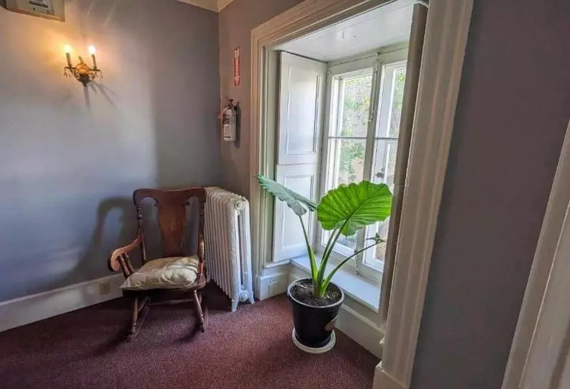 ホテル La Maison Rousseau